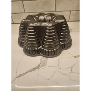 Nordic Ware Fiesta Party Cake Pan Heavy Cast Aluminum Nonstick Made in‎ USA